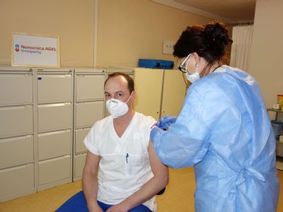 Krompašská nemocnica začala s očkovaním svojich zamestnancov