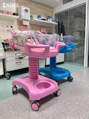 Novorodenecké oddelenie krompašskej nemocnice má nové postieľky a nábytok